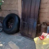 یک عدد درب با چهار چوب فلزی اتاق خواب