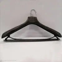 رگال چرخان و چوب کار لباس