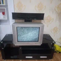 تلویزیون و میز تلویزیون