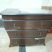فروش یک عدد میزآرایش با آینه