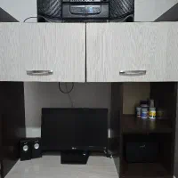میز کامپیوتر با کتابخانه