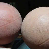 ۲ تا توپِ بسکتبال