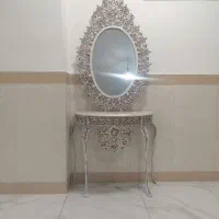 آیینه و کنسول