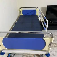 تخت بیمارستانی درحد نو۴شکن دستی سالم بدون خط وخش