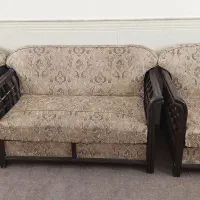 مبل راحتی ۷ نفره چوبی، تمیز و خوش‌نقش