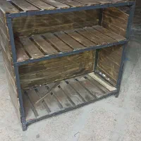 یه میز کاربردی دورتادور آهن بکار رفته