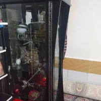 با سلام این ویترین سالم و نو میباشد