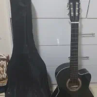 گیتار مشکی