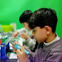 آموزش الکترونیک-رباتیک کودکان و نوجوانان