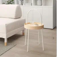 میز کنار مبلی دسته دار ایکیا