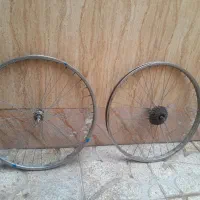 دوعدد رینگ دو چرخه به همراه خودرو