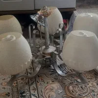 یک عدد لوستر پنج شعله همراه لامپ
