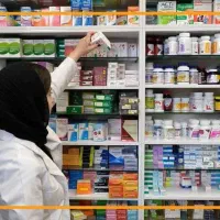 تکنسین داروخانه با آمادگی کامل جهت همکاری