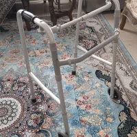 واکر تاشو چرخ دار کاملا نو / 4 میلیون تومان