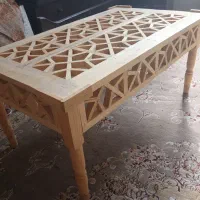 یک عددمیز سنتی خام بدون رنگ