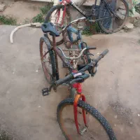 گوشی و دوچرخه نیاز به تعمیر