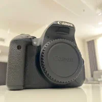 دوربین عکاسی کنون 700d با لنز ۵۰f1/8