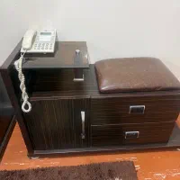 جاکفشی و میز تلفن