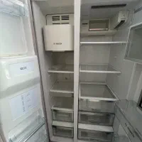یک دستگاه یخچال ساید بوش همراه بایک دستگاه ظرفشویی