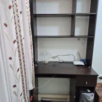 میز کامپیوتر و کتابخانه کار کرده