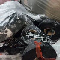 مقدار خیلی زیادی مارک لباس و آستری برش خورده
