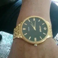 ساعت طلایی رنگ ثابت