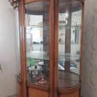 بوفه با شیشه های کناری منحنی