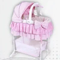 گهواره کنار مادر