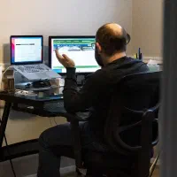 برنامه نویس هستم و طراح سایت اختصاصی و سایت وردپرس