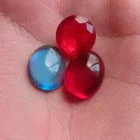 لعل آبی و سرخ و توپاز سرخ