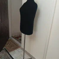 مانکن پایه دار روکش مخمل و رگال تیله ای