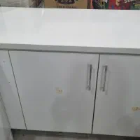یک عدد کابینت پایه فلزی سفید
