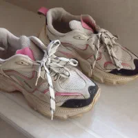 کتانی سایز 42در حد نو