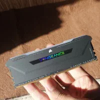 رم هشت گیگ کورسیر RGB