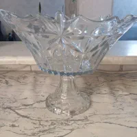 ظرف پایه دار