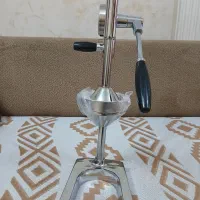 آب میوه گیری دستی تمام استیل
