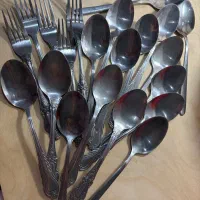 تعدادی قاشق و چنگال