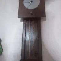 ساعت دیواری  کلاسیک  کاملا چوبی وسخنگو وزنگدار