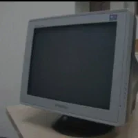 مانیتور CRT  و کیبورد