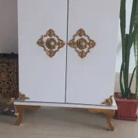 جاکفشی و اینه  و میز