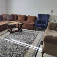 مبل ال تمیز وراحت با میز وسط‌همراه با ست پنج نفره