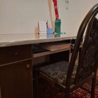 میز تحریر و کامپیوتر با صندلی