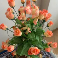 گل مصنوعی رز نارنجی به همراه گلدان
