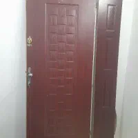 در دو لت ورودی آپارتمان