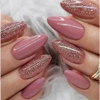 ناخن کار حرفه ای