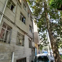 ۴۲ متری ، طبقه همکف ، پیروزی