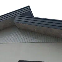 یک نیروی جوان جهت کاردرنصب پوشش سقف وجوشکاری