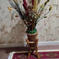 گلدان چوبی با گل
