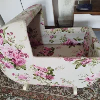 تخت کنار مادر