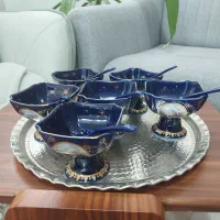 یک دست بستنی خوری